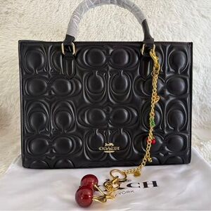 Coach Large Maggie Tote Bag❤️
